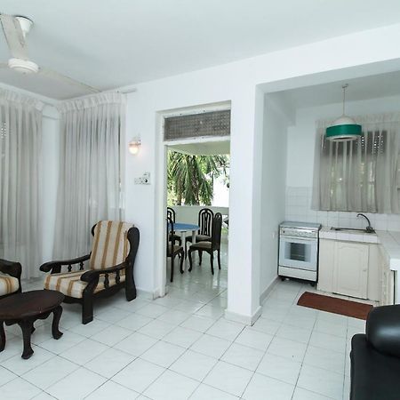 The Kings Bay Hotel Ettukala Экстерьер фото