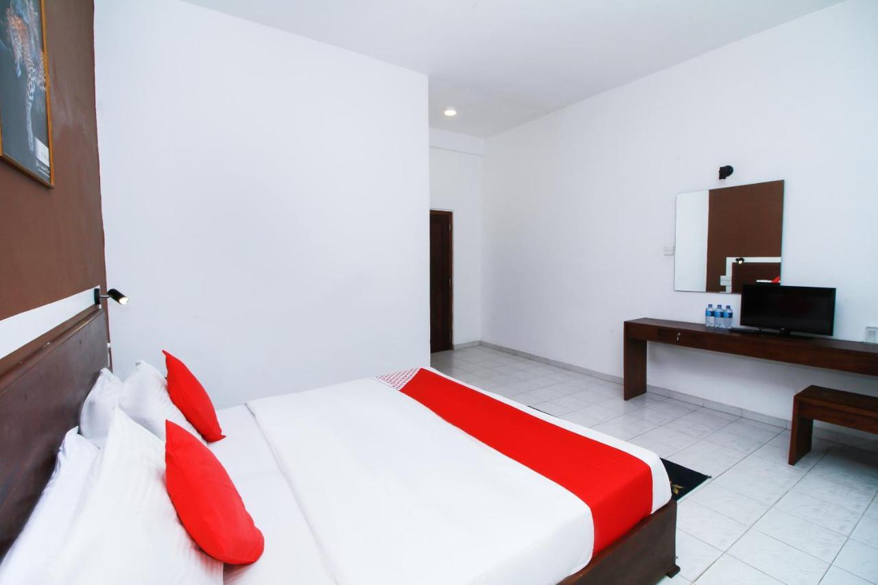 The Kings Bay Hotel Ettukala Экстерьер фото