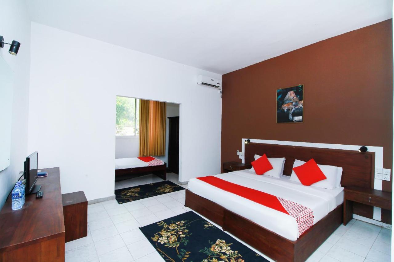 The Kings Bay Hotel Ettukala Экстерьер фото